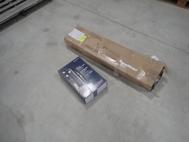 qty-of-(2)-maxxmar-35-in.-x-40-in.-blinds-image-3