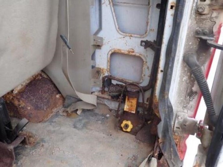 2010-ford-e350-xlt-image-56