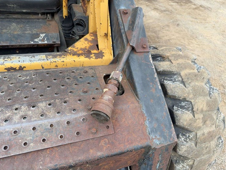 new-holland-l783-image-20