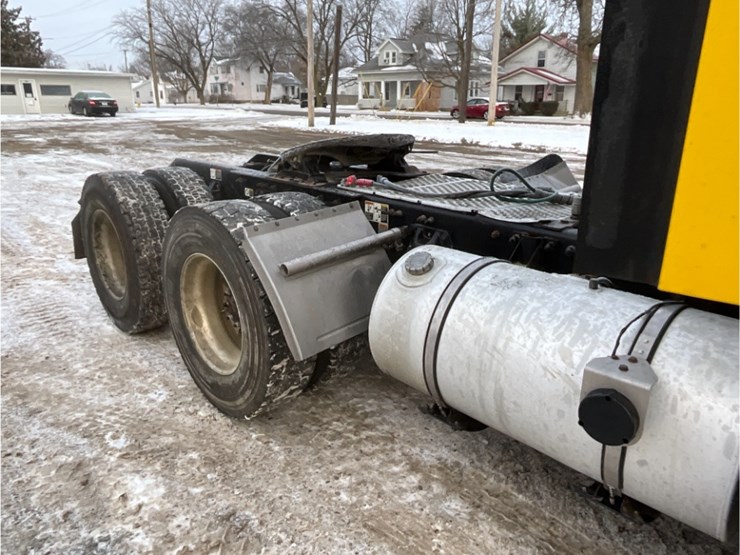 2019-kenworth-t880-image-8