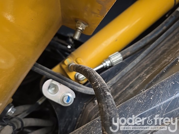 2019-deere-850l-lgp-image-90