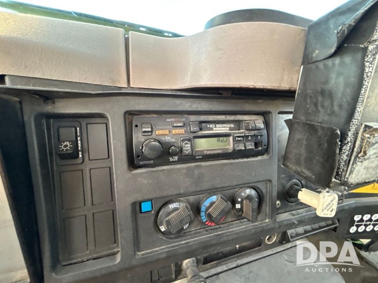 international-4700-image-41