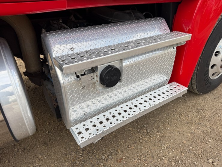 2019-freightliner-cascadia-125-image-14