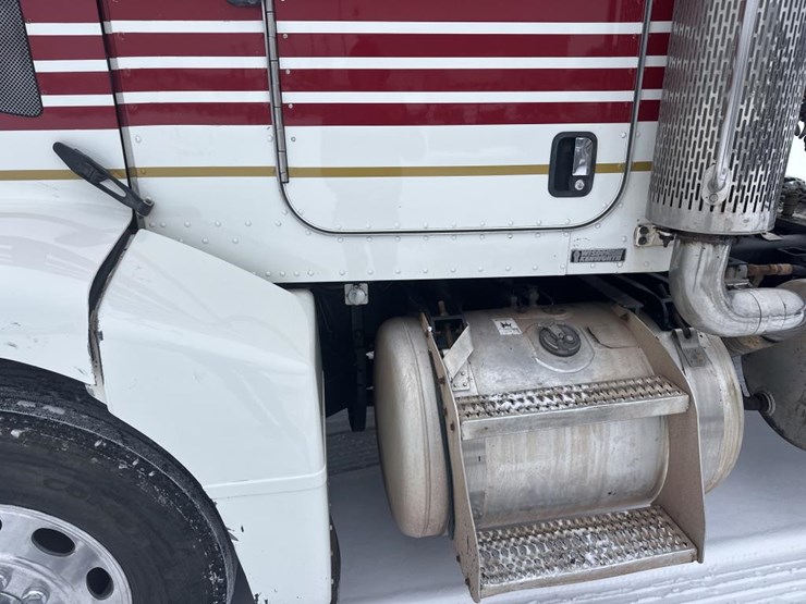 2007-peterbilt-385-image-14