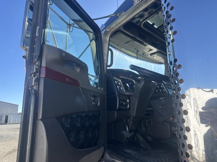 2009-kenworth-t800-image-26