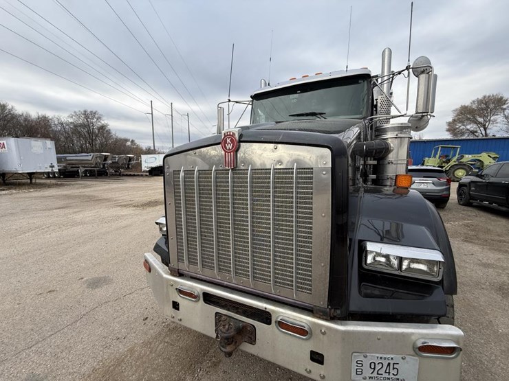 2014-kenworth-t800-image-31