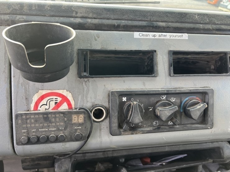 2003-freightliner-fl50-image-26