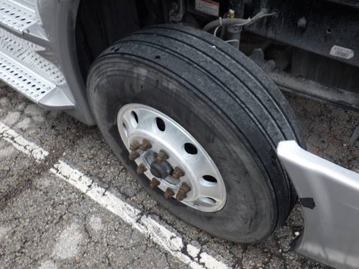 2019-freightliner-cascadia-125-image-34