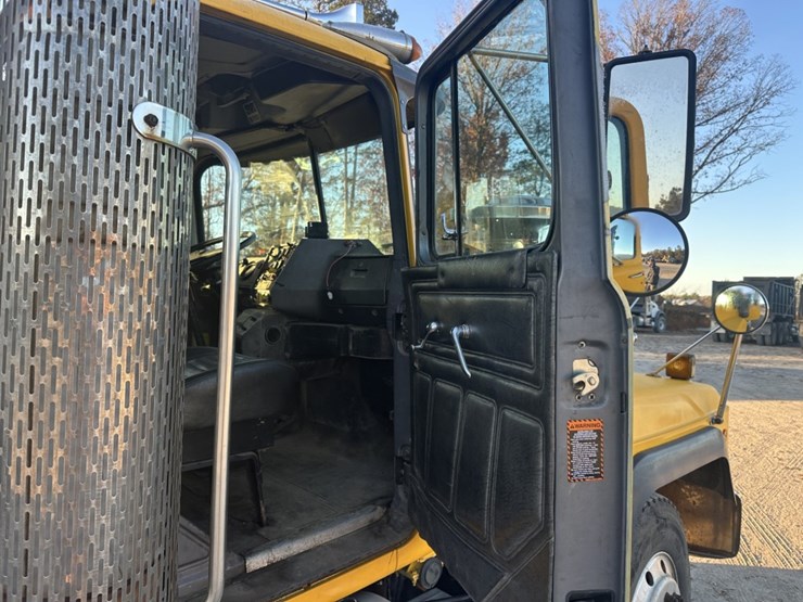 mack-rd688s-image-30