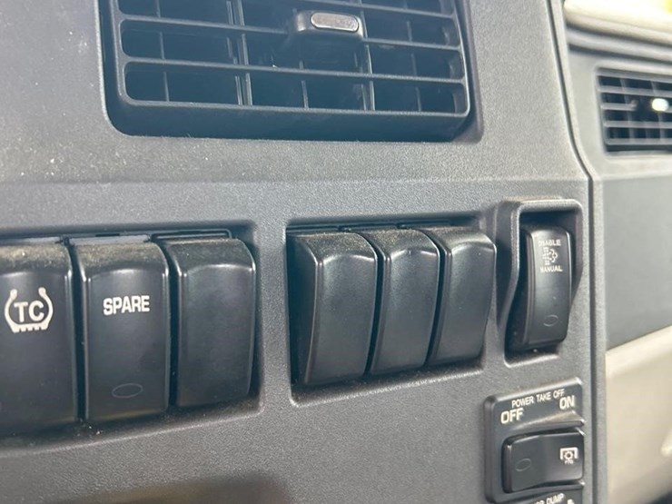 peterbilt-579-image-58