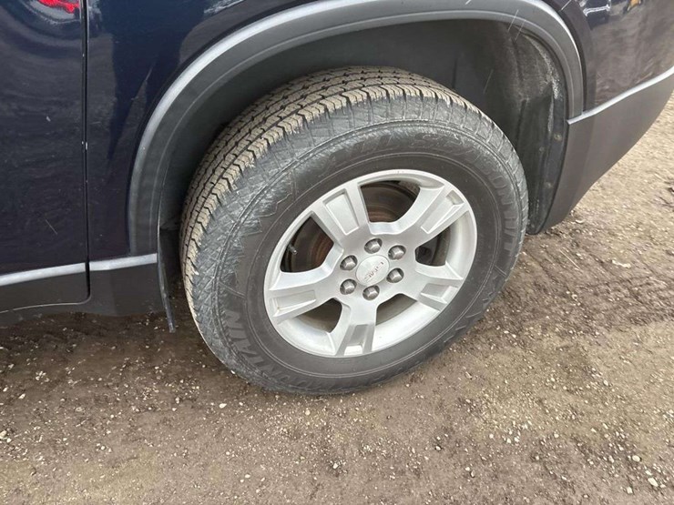 2011-gmc-acadia-image-9