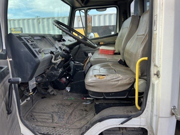 2003-freightliner-fl50-image-21