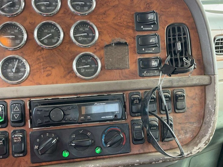 2009-peterbilt-389-image-21