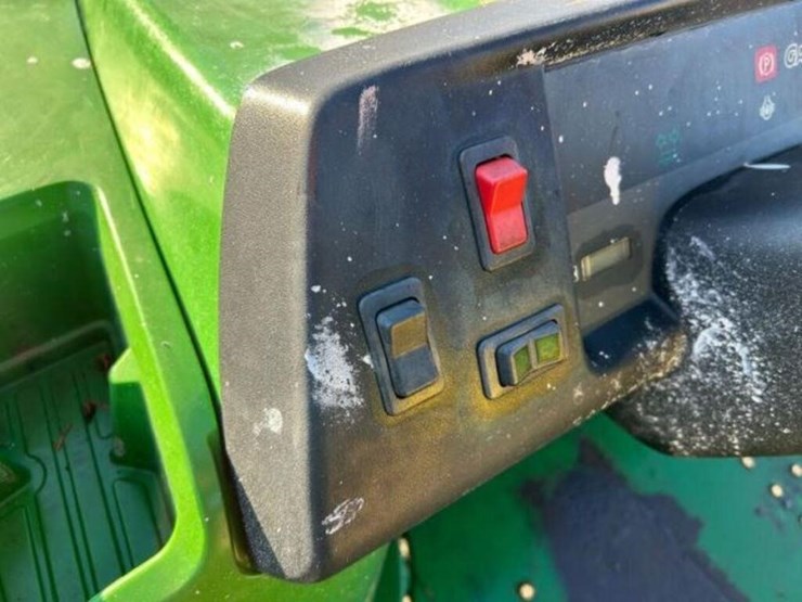 john-deere-gator-image-15