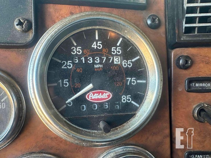 2008-peterbilt-335-image-31