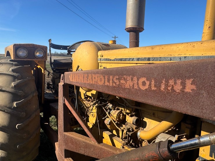 minneapolis-moline-m670-image-16