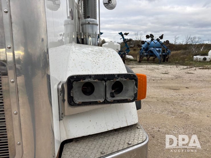 peterbilt-378-image-35