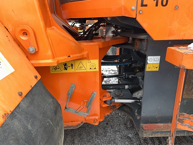 2015-doosan-dl250-3-image-22