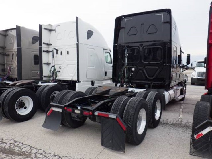 freightliner-cascadia-126-image-10