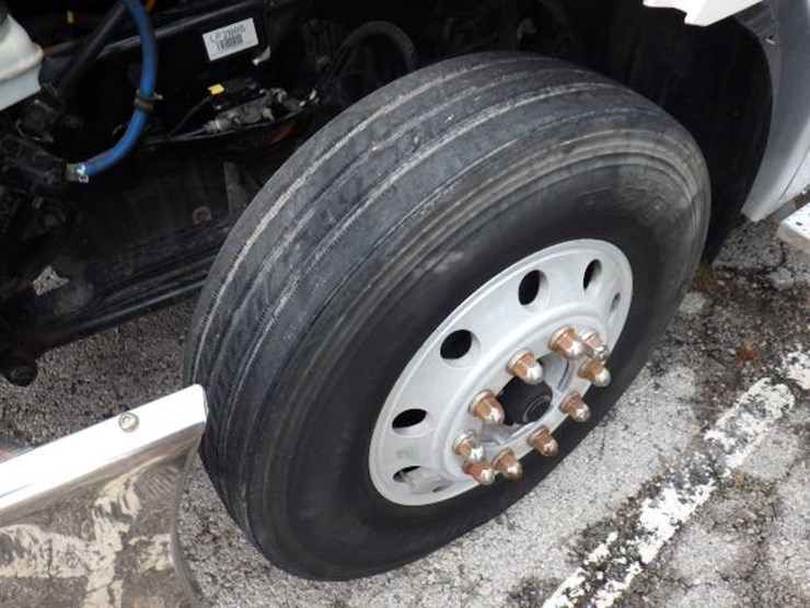 freightliner-cascadia-126-image-25