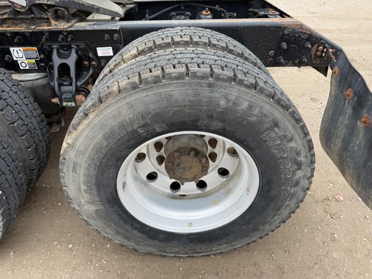 2019-kenworth-t880-image-18