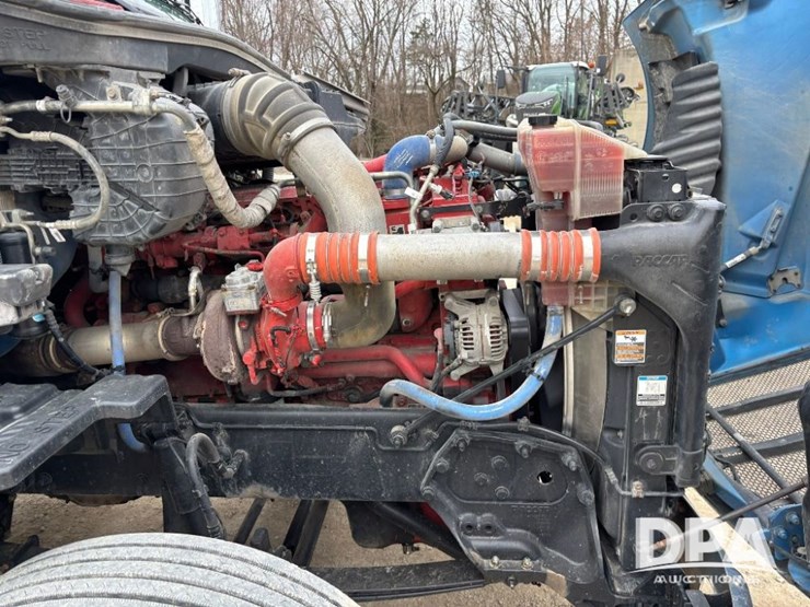 peterbilt-579-image-56