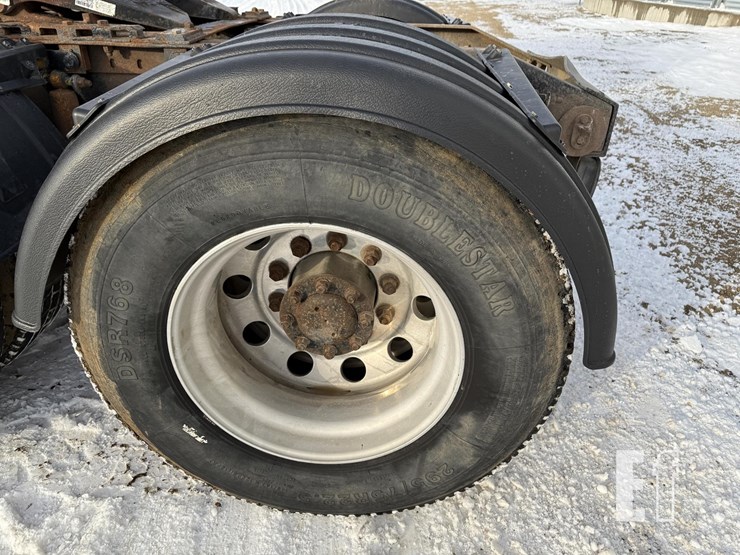 2004-peterbilt-379-image-23