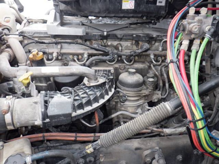 2018-freightliner-cascadia-126-image-22