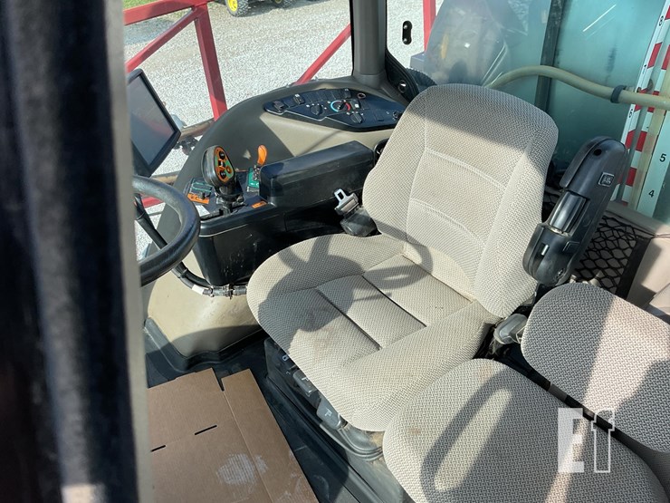 case-ih-patriot-3330-image-50