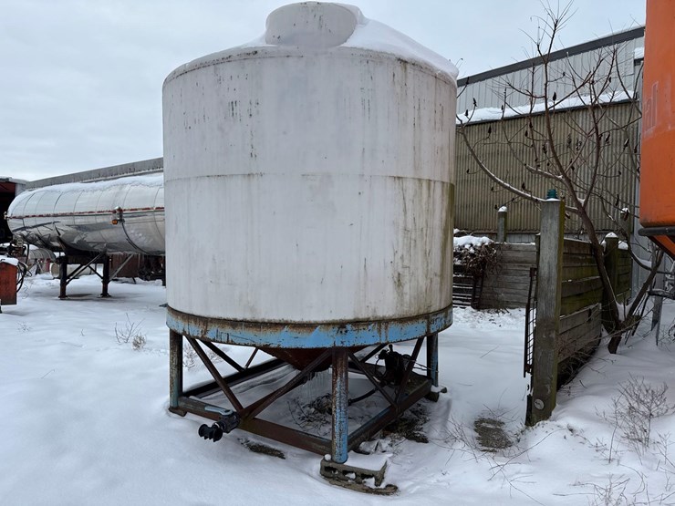 white-cone-bottom-tank-image-2