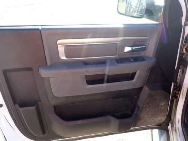 ram-1500-slt-image-27