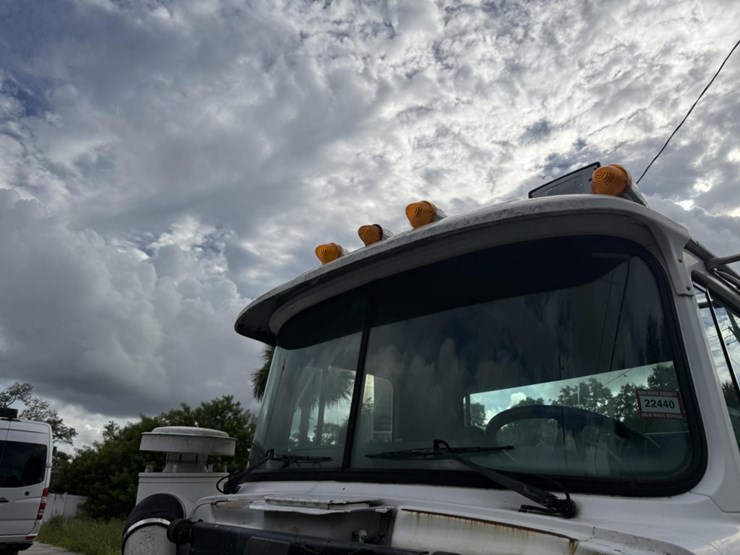 1999-mack-rd600-image-12