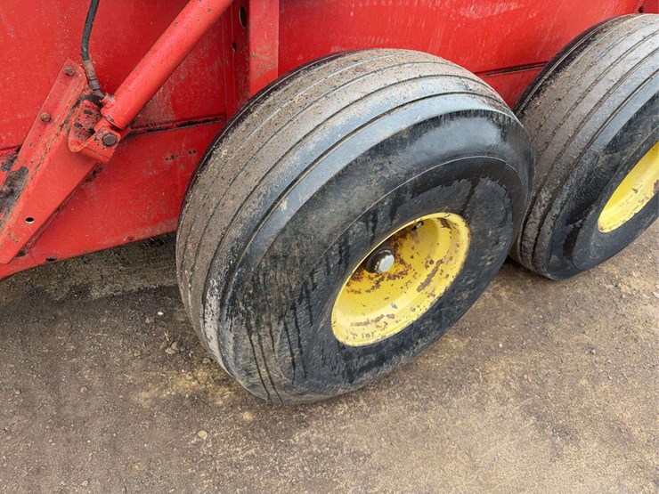 new-holland-195-image-9