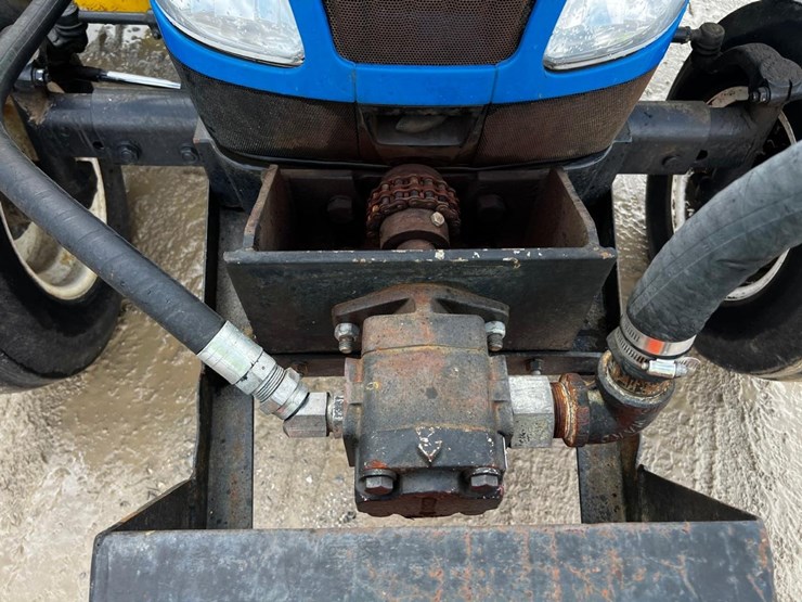 new-holland-tn70a-image-9