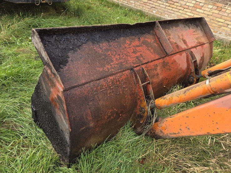 john-deere-300-image-11