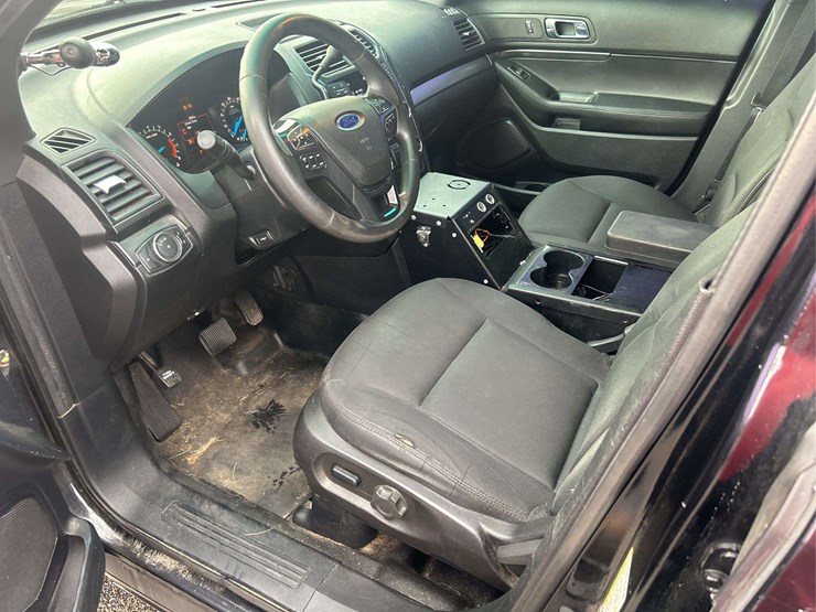 2017-ford-explorer-image-10