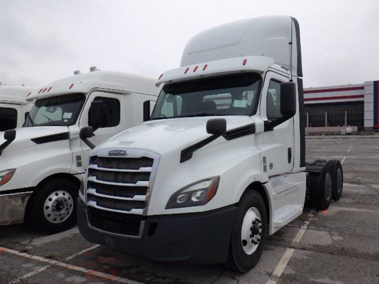 freightliner-cascadia-126-image-1