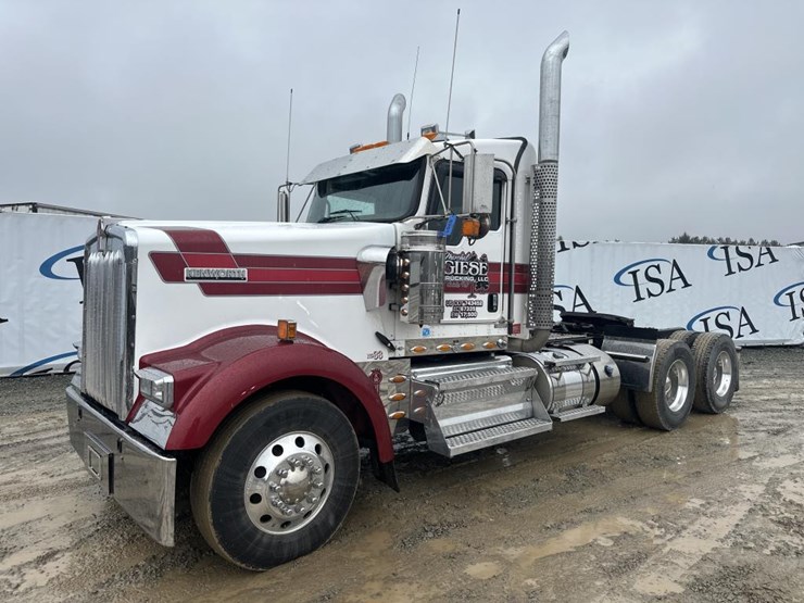 kenworth-w900-image-1