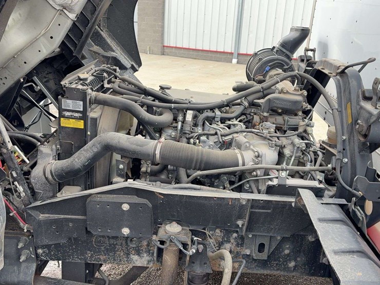 2018-isuzu-ftr-image-18