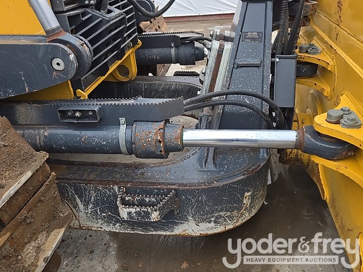 2019-deere-850l-lgp-image-65