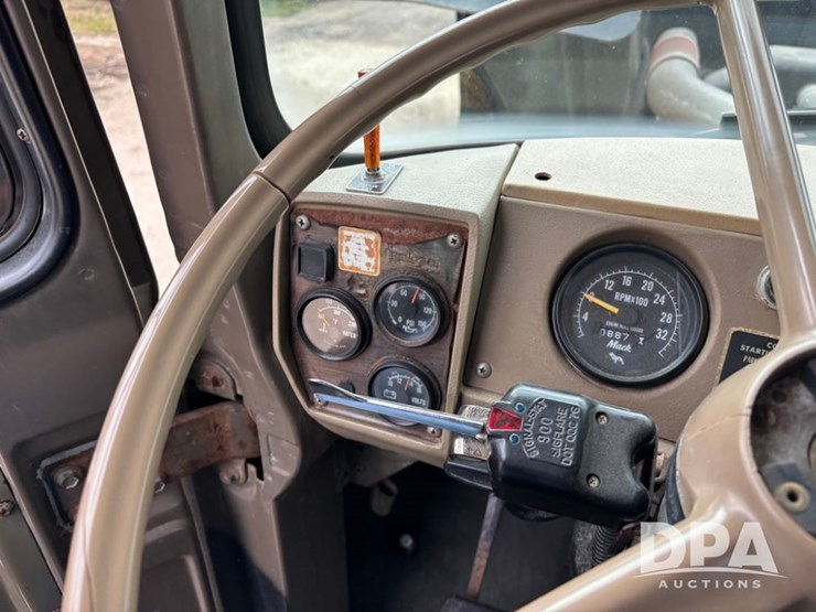 mack-r686st-image-66