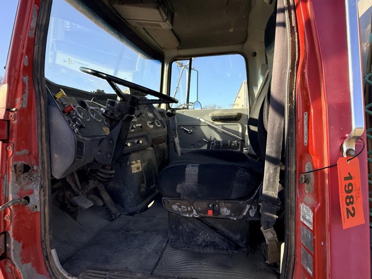 ford-ltl9000-image-30