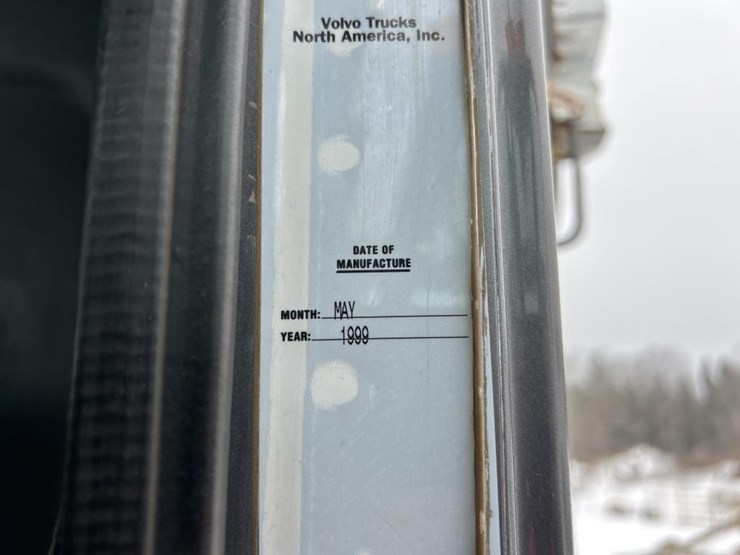 #1042-•-2000-volvo-quad-axle-dump-truck-image-81