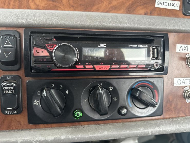 2007-peterbilt-385-image-32