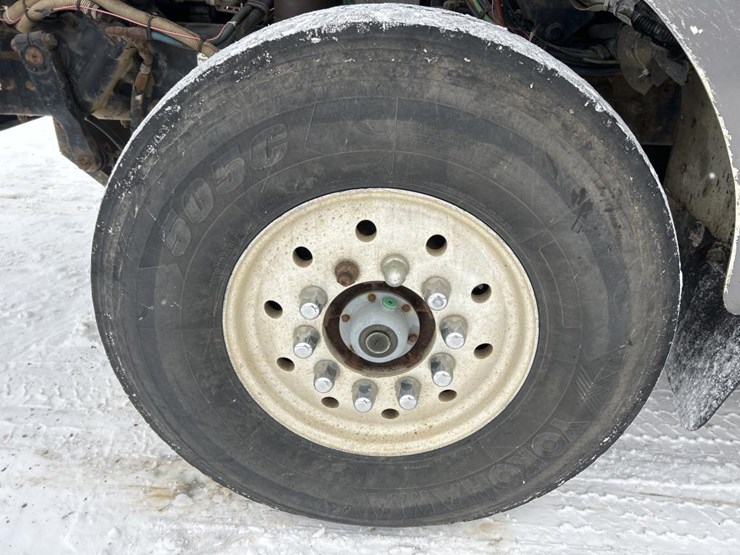 #1042-•-2000-volvo-quad-axle-dump-truck-image-79