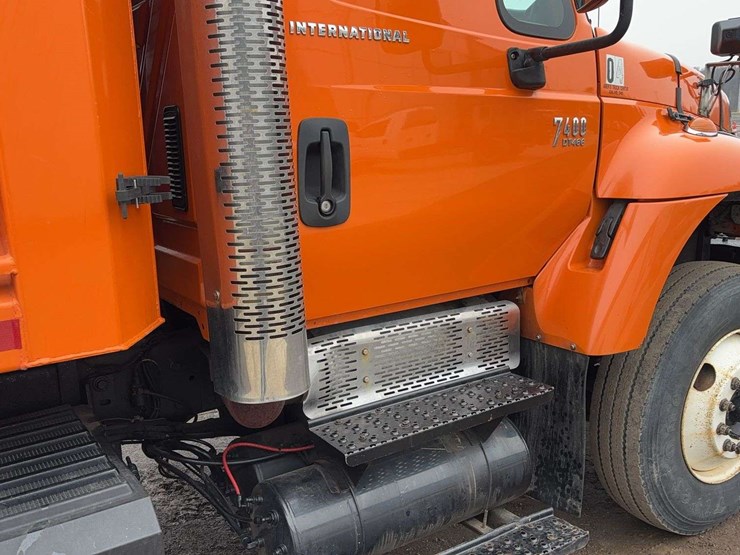 2004-international-7400-image-19