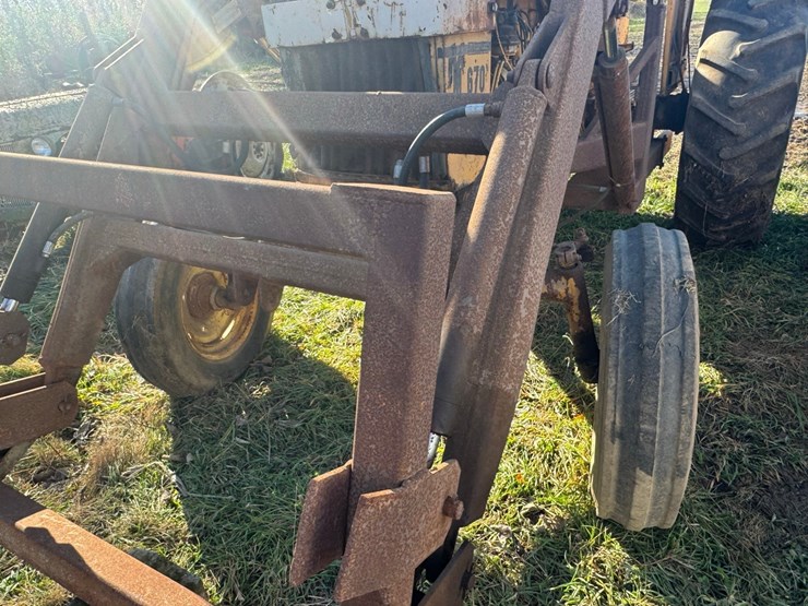 minneapolis-moline-m670-image-18