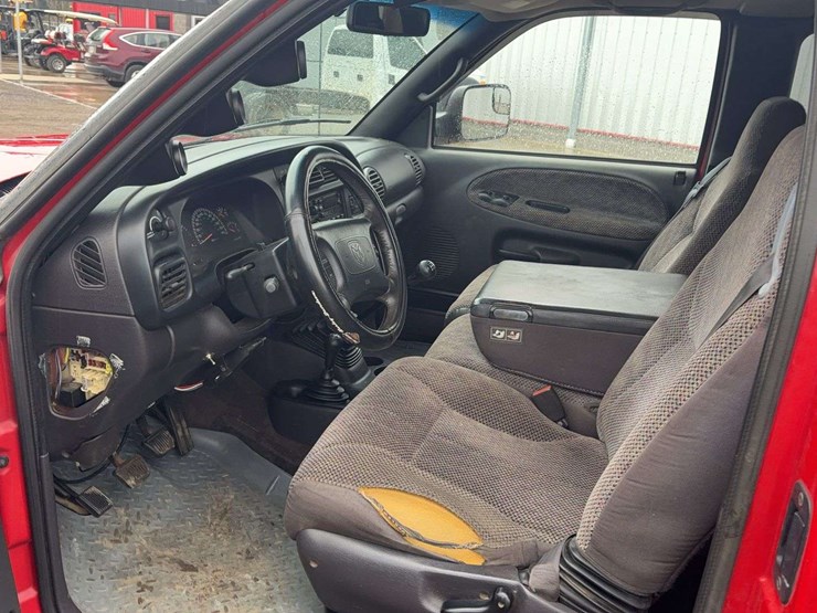 1998-dodge-ram-ext.-cab-pickup-image-29