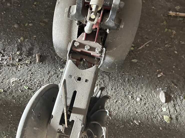 2004-white-8516-image-18