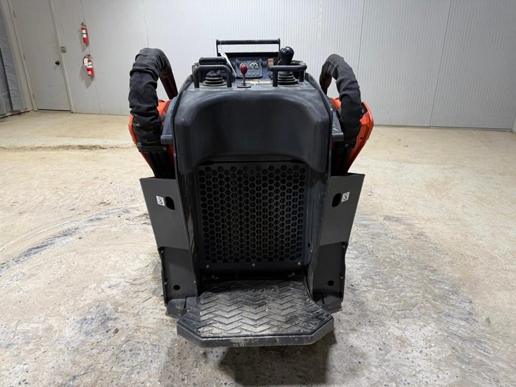 2023-kubota-scl1000-image-4